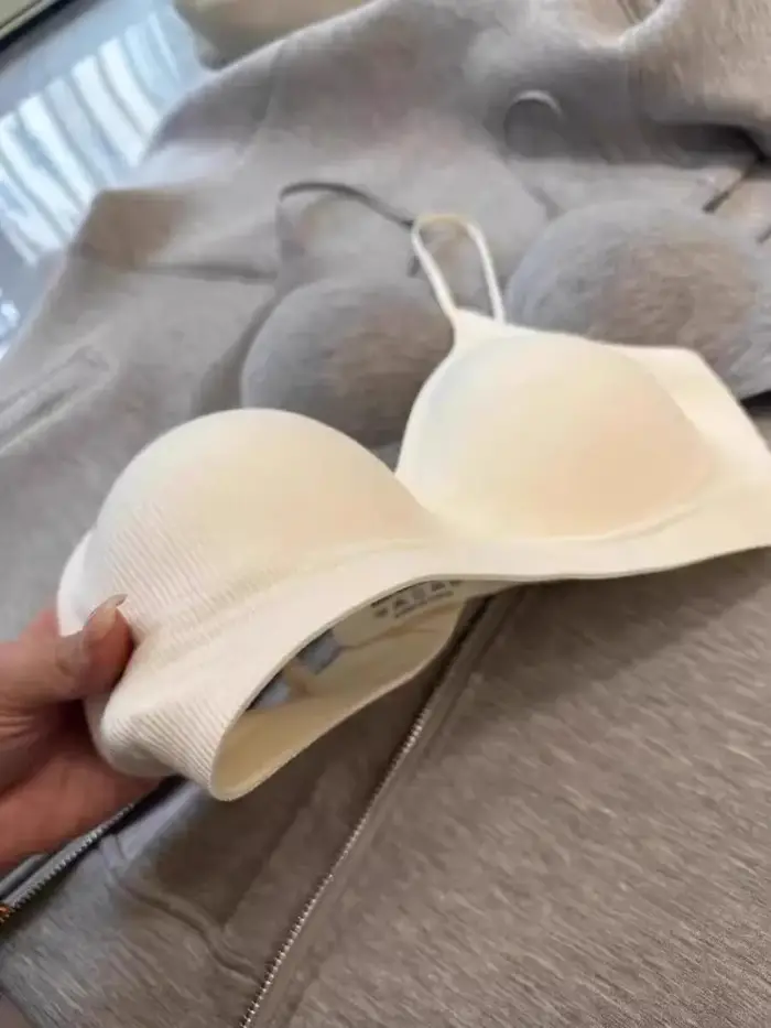 Soutiens-gorge pour femmes à petite poitrine