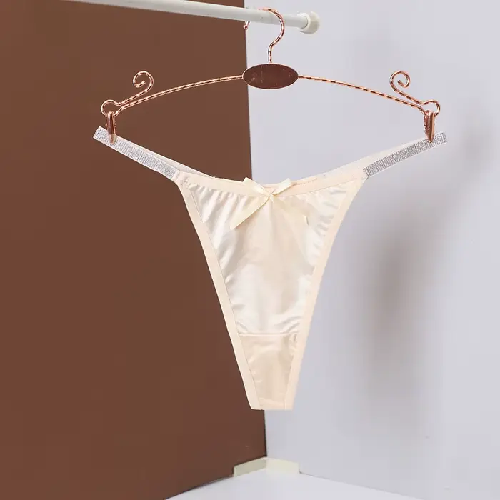 Slip string pour femmes