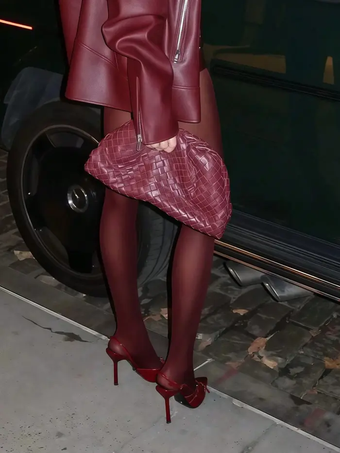 Collants brillants bordeaux opaques pour femmes