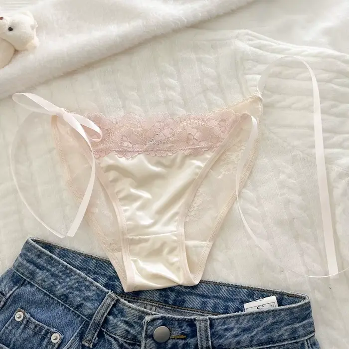 Culottes transparentes en dentelle sans couture à motif floral