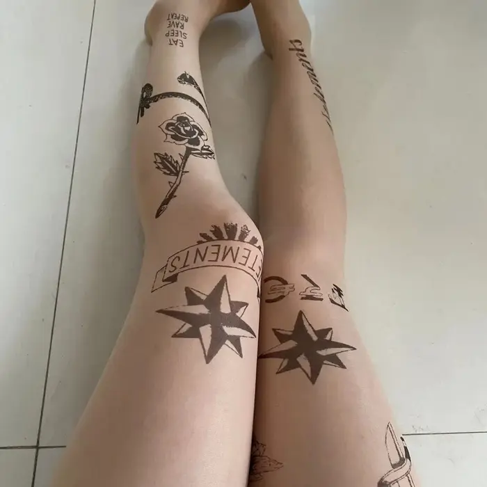 Bas de tatouage à la mode
