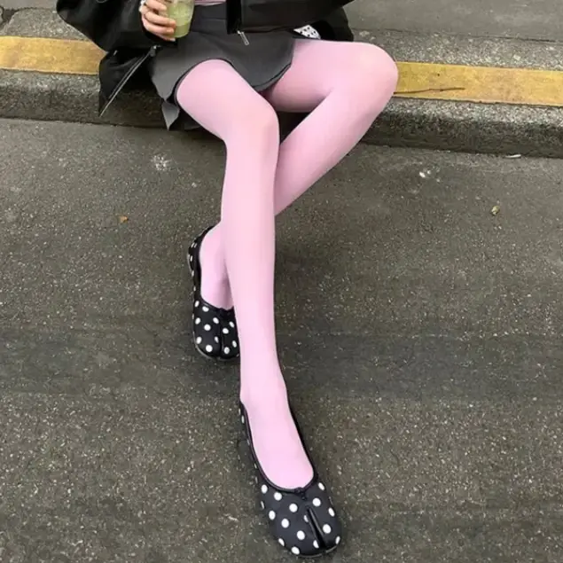Jolis collants roses pour femmes élégantes